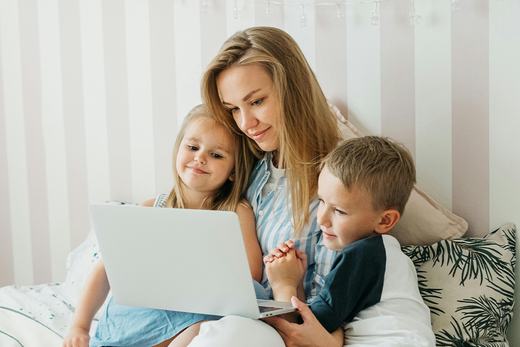 Prohibiting Screens or Educating for Their Use
